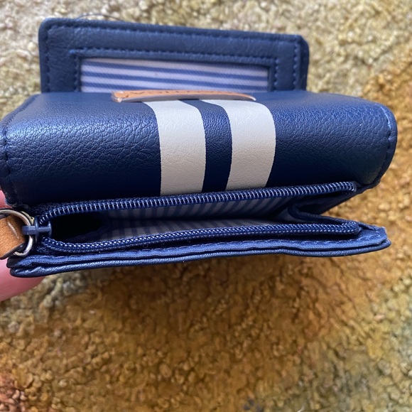 Nautica Small Wallet - Picture 3 of 6